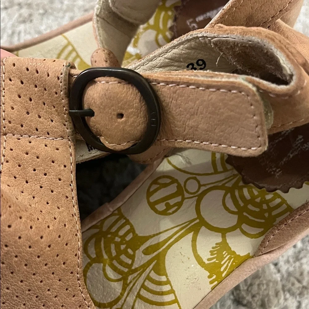 FLY London Women's Tan Suede Made in Portugal Peep-Toe Sandals 39